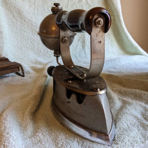 1930 Antique Gas Powered Iron Diamond Akron Lamp Mfg Co with Accessories Rare - Picture 5 of 13